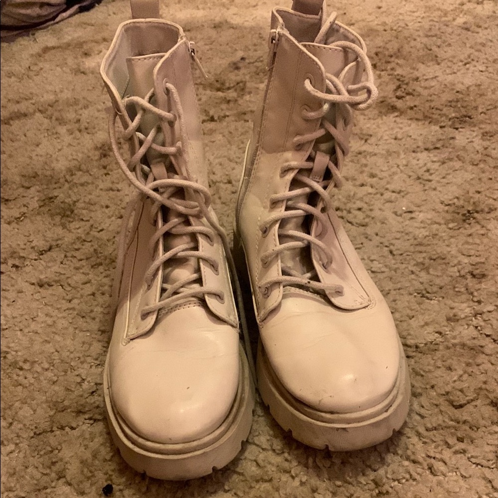 Stylish White Women's Boots